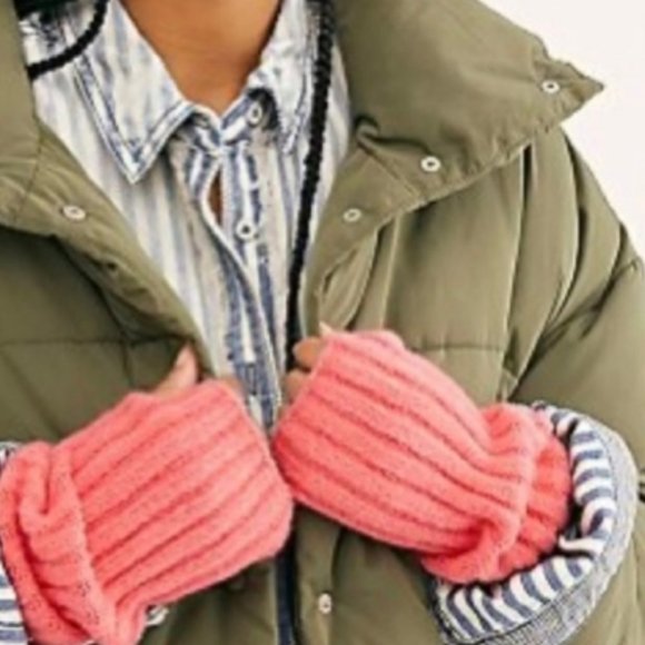 Free People Outside The Lines Arm Warmers Barbiecore - Picture 2 of 7
